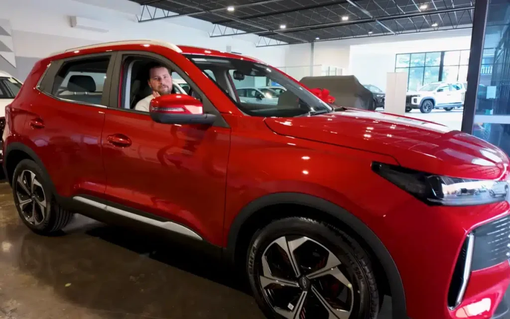Man buys extremely cheap SUV from China and falls to his knees when he saw the Chery Tiggo 4 Pro Chinese SUV