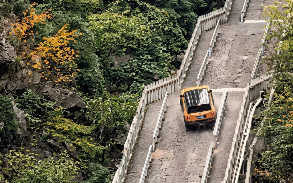 Chinese automaker Chery attempted to recreate the viral Range Rover Stairway to Heaven climb in China but it all went very wrong very quickly