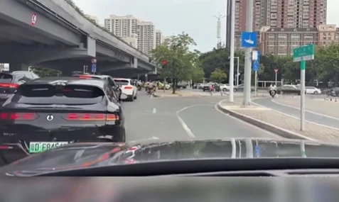 Chinese car uses its 'crab walk' feature to allow vehicle to pass by it in smoothest way possible
