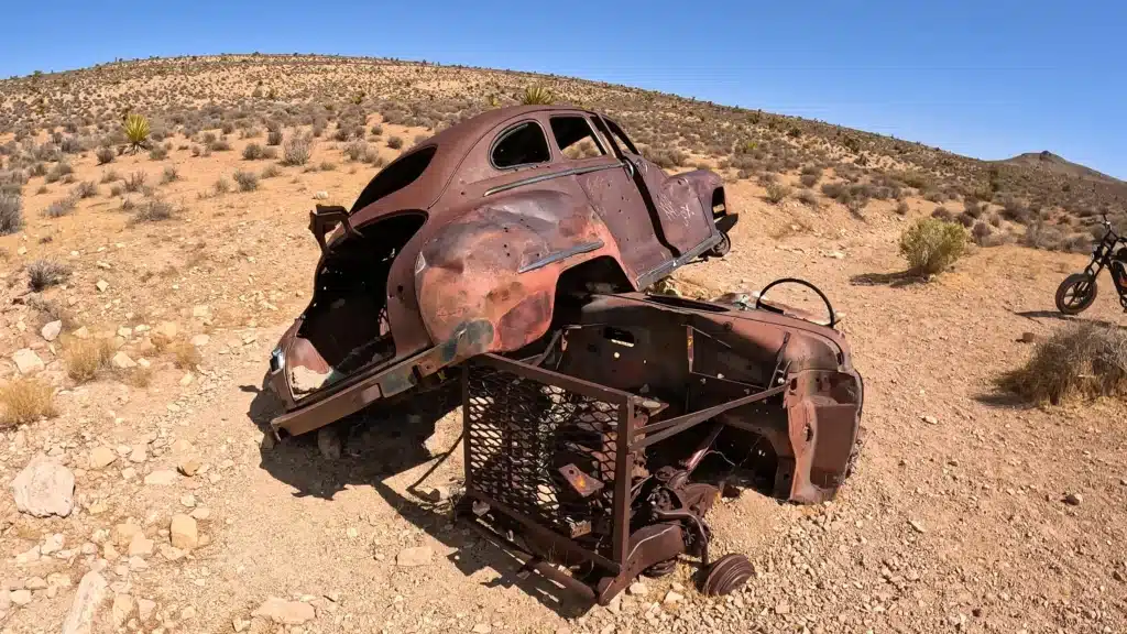 Classic-cars-buried-in-the-Las-Vegas-Desert