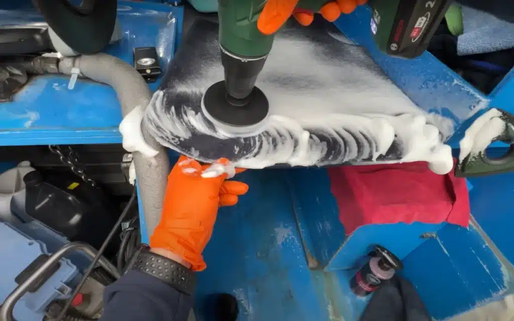 Mobile car cleaner cleaned the 'world's dirtiest Ferrari' and produced deep levels of ASMR