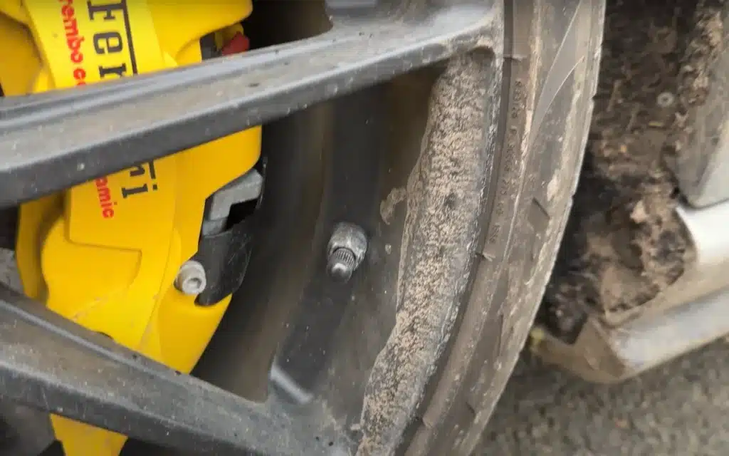 Mobile car cleaner cleaned the 'world's dirtiest Ferrari' and produced deep levels of ASMR