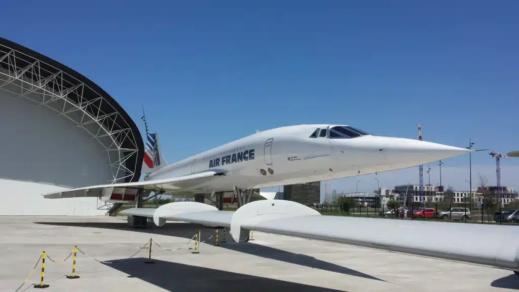 The only picture ever taken of Concorde flying at Mach 2 speed 