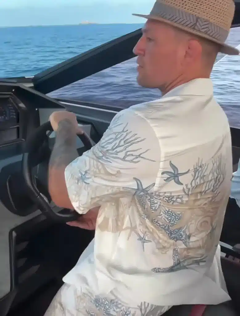 Conor-McGregor-driving-his-Lamborghini-63-yacht