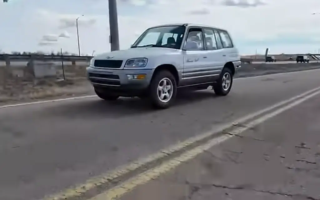 Man got himself a 25-year-old first-generation Toyota RAV4 EV made in response to a California mandate and is overjoyed with it