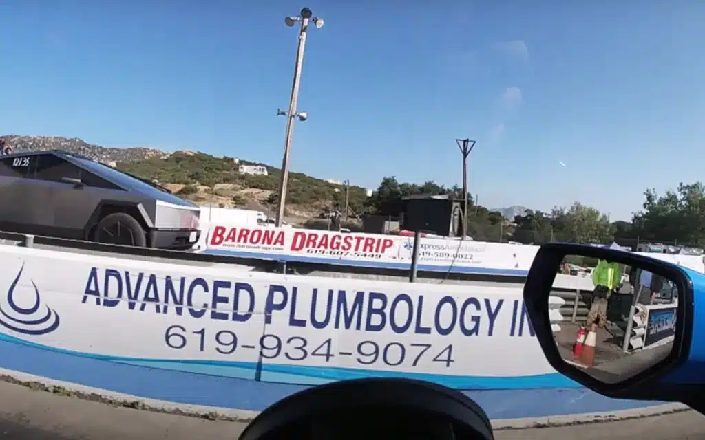 Tesla Cybertruck races Corvette