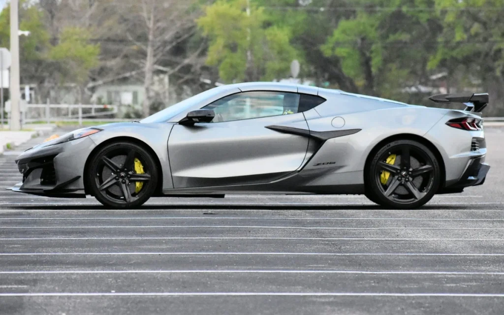 A lightly used Corvette Z06 with barely 662 miles on the clock just changed hands for a price that has enthusiasts doing a double take.