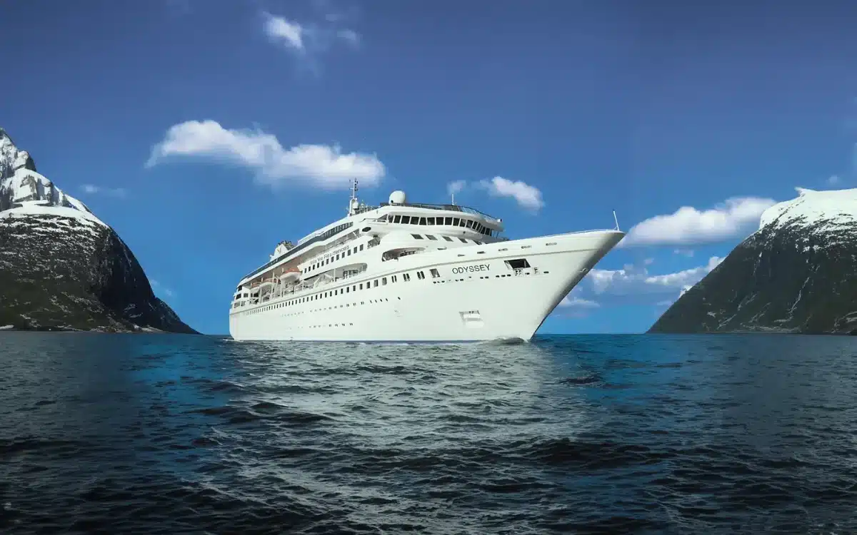 Couple sold everything to set sail on ‘endless cruise’
