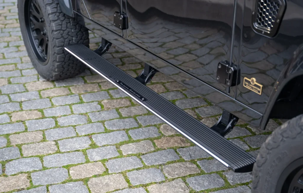 This custom Defender from Amsterdam has a Corvette V8, a vintage clock from the owner's brand and was designed to conquer Dubai