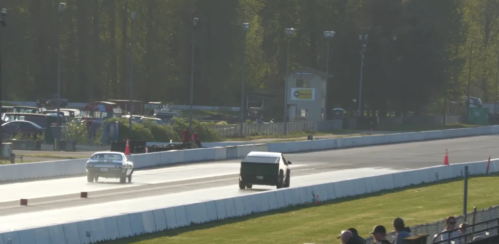 Tesla Cybertruck takes on classic muscle car 1970 Chevelle Malibu in a drag race and it's surprisingly close