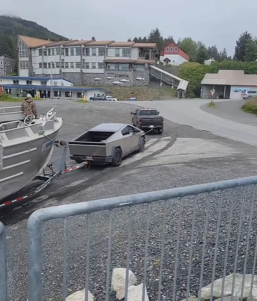 US man spots a Tesla Cybertruck towing a boat before a Ford F-150 comes along to completely ruin the illusion