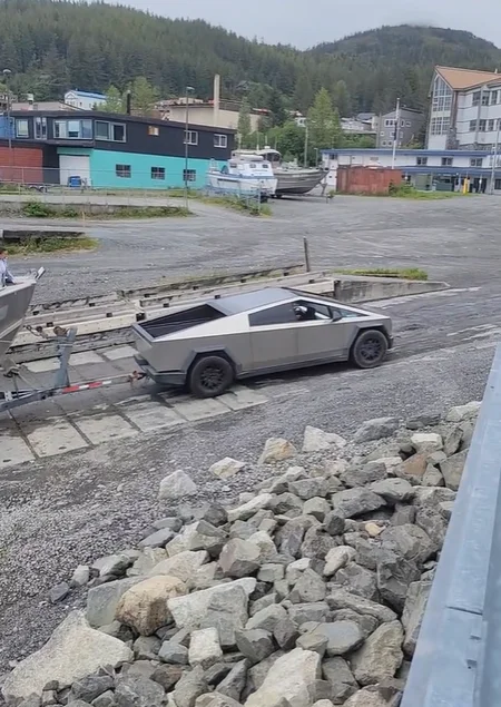 US man spots a Tesla Cybertruck towing a boat before a Ford F-150 comes along to completely ruin the illusion
