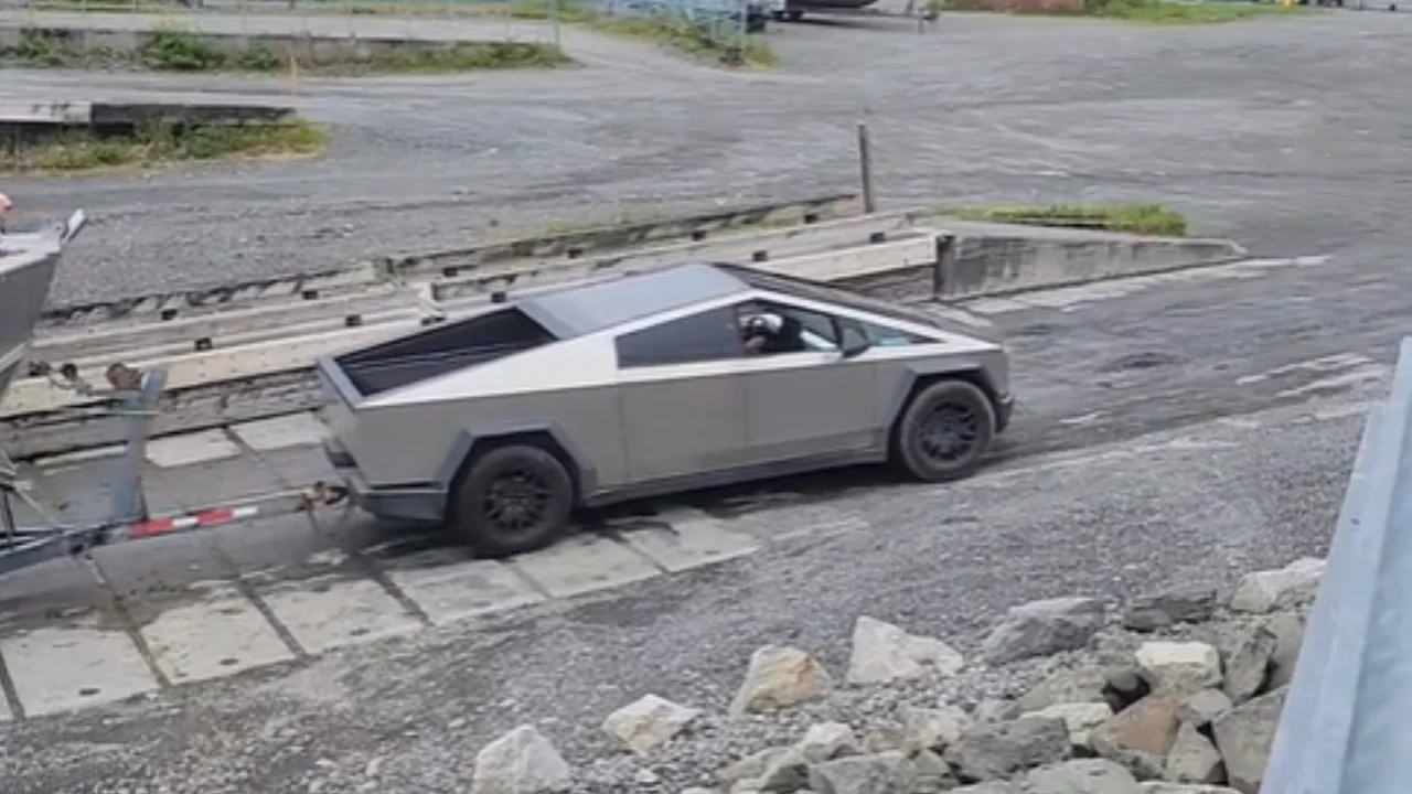US man spots a Tesla Cybertruck towing a boat before a Ford F-150 comes along to completely ruin the illusion
