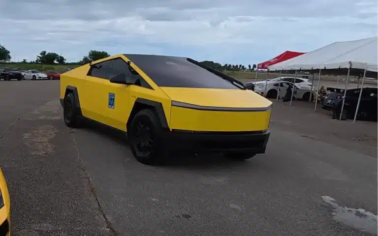 Cybertruck drag race versus Lamborghini Aventador and Revuelto