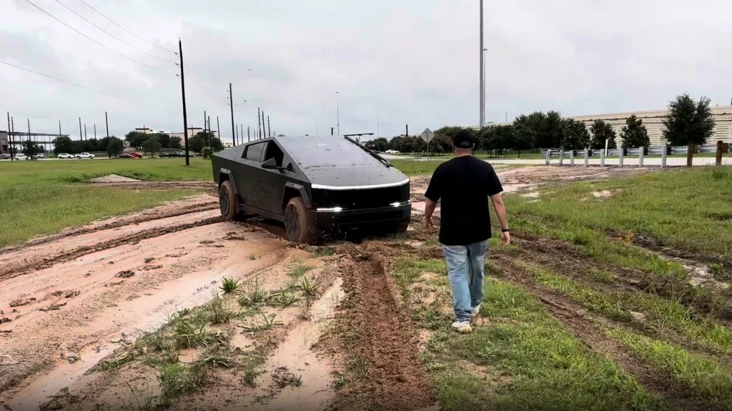 Texas Tesla Cybertruck driver decides to go to the rescue of Range Rover Defender stuck in muddy field but it quickly becomes a three-vehicle headache