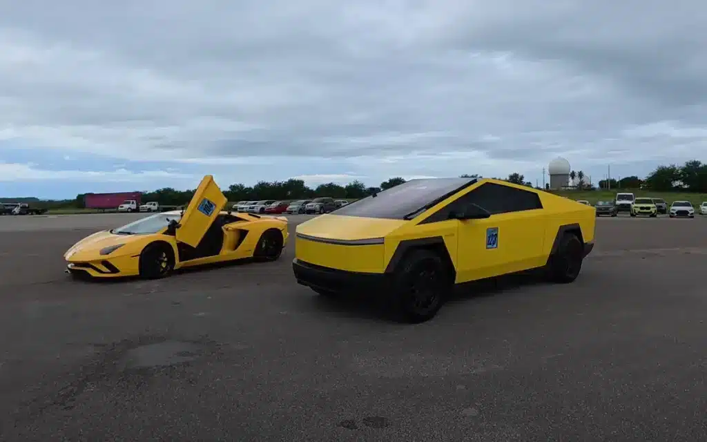 Tesla Cybertruck drag race versus Lamborghini Aventador