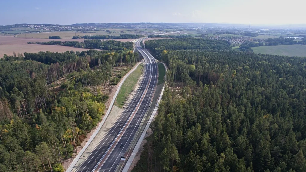 The road with the highest speed limit in the world isn't in Germany, the US or Dubai and is only a recent addition