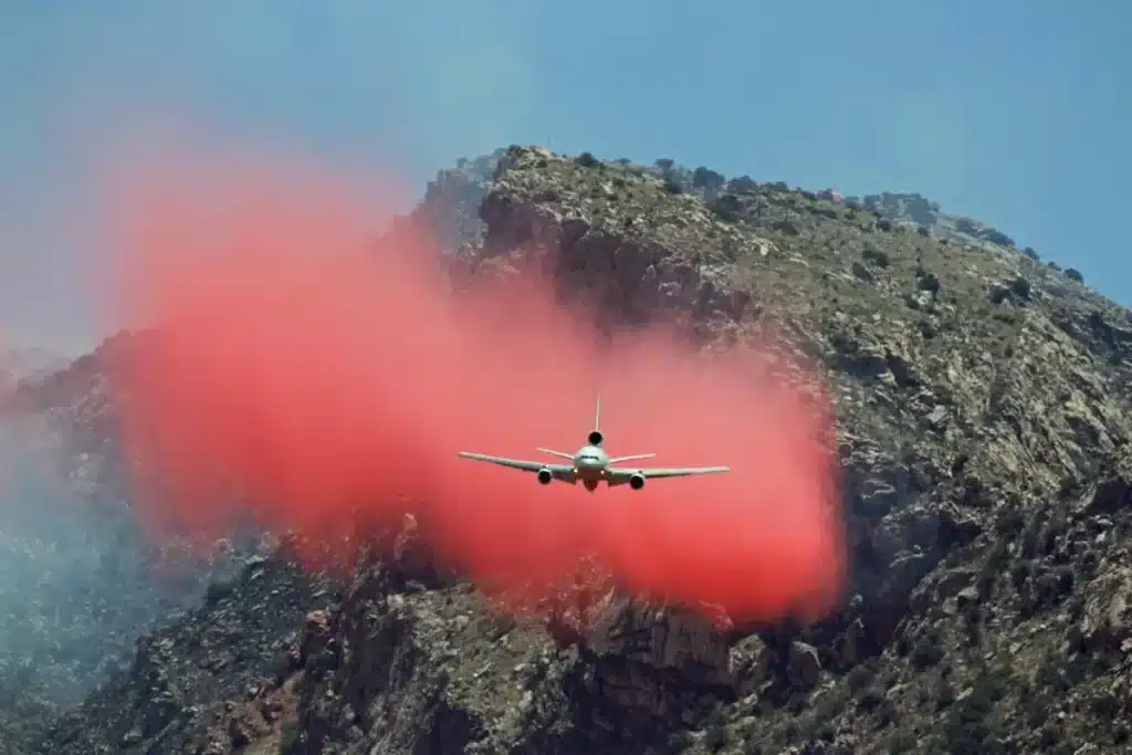DC-10 Air Tanker as a fire fighter