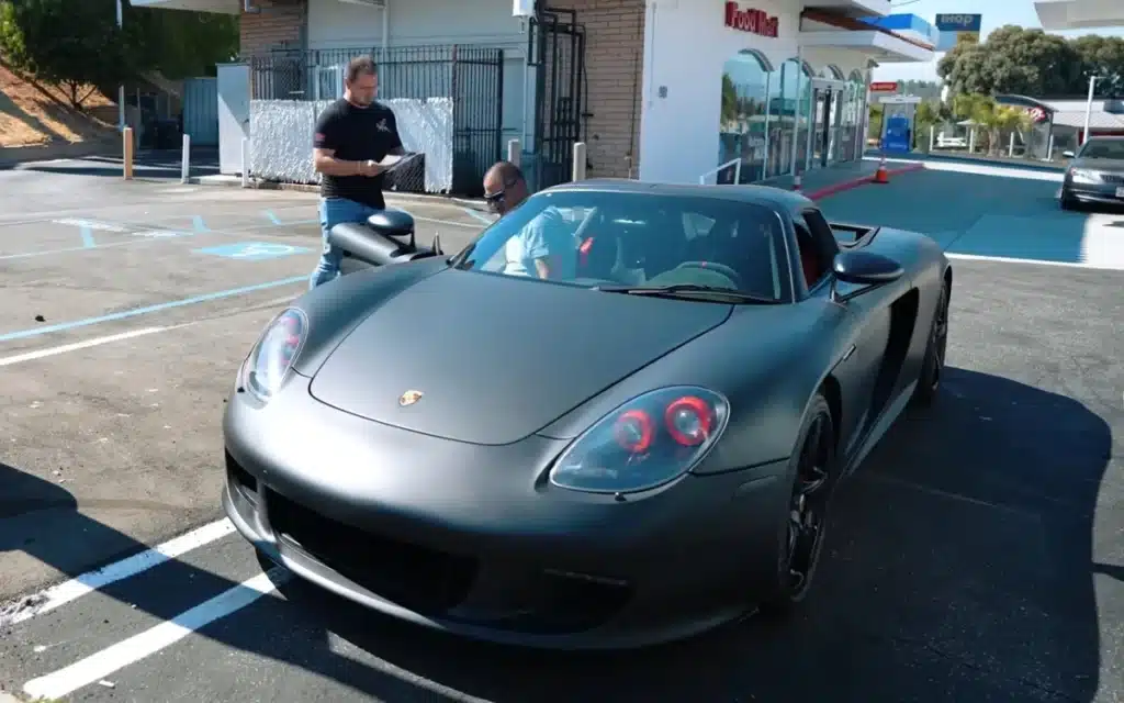 Dad-buys-a-1-million-legendary-supercar-at-a-gas-station