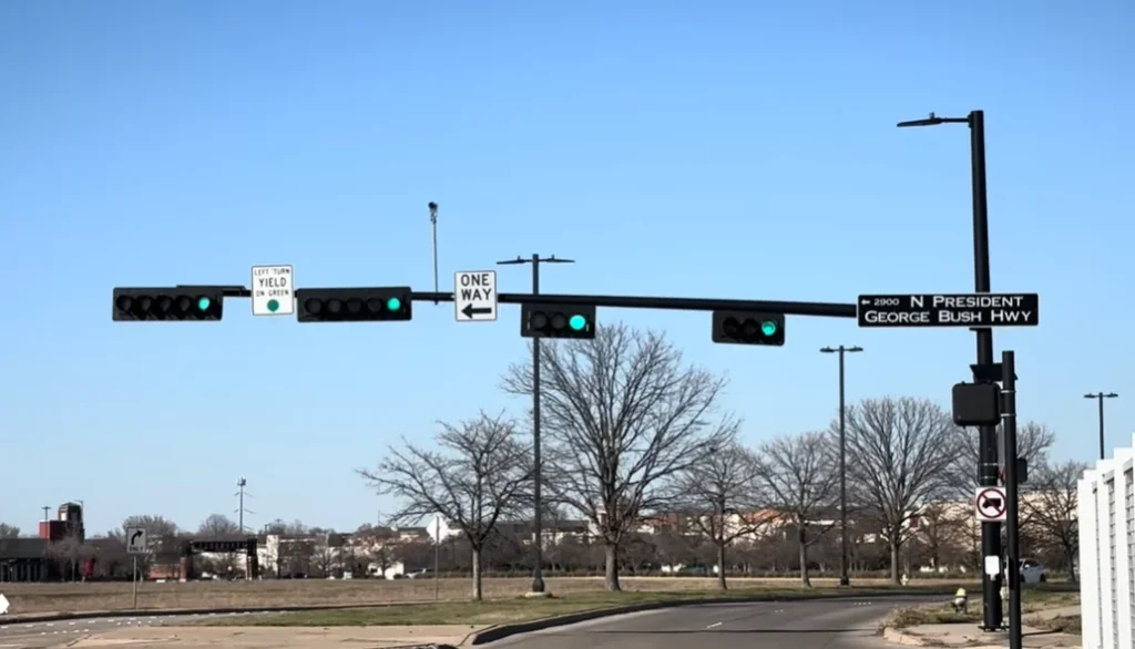 Most drivers have never noticed 'Dallas display' lines on traffic lights and even fewer know what they are actually there for