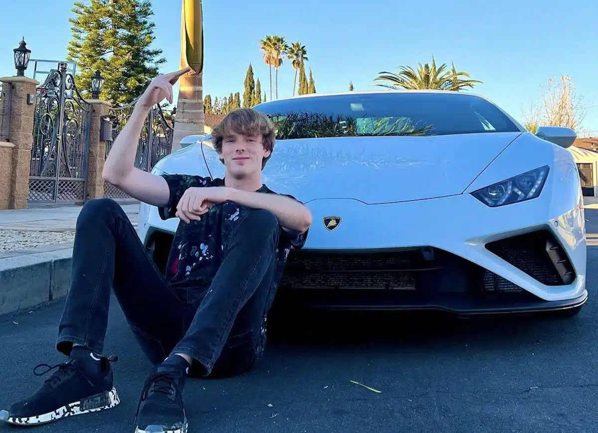 Daniel Mac with a Lamborghini