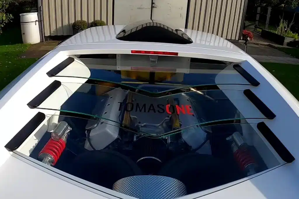 The engine of homebuilt De Tomaso Pantera can be seen from the outside