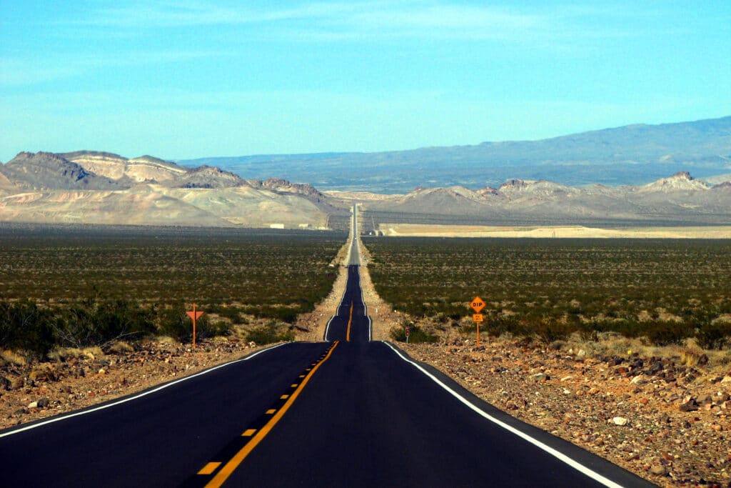 Death Valley road in America 