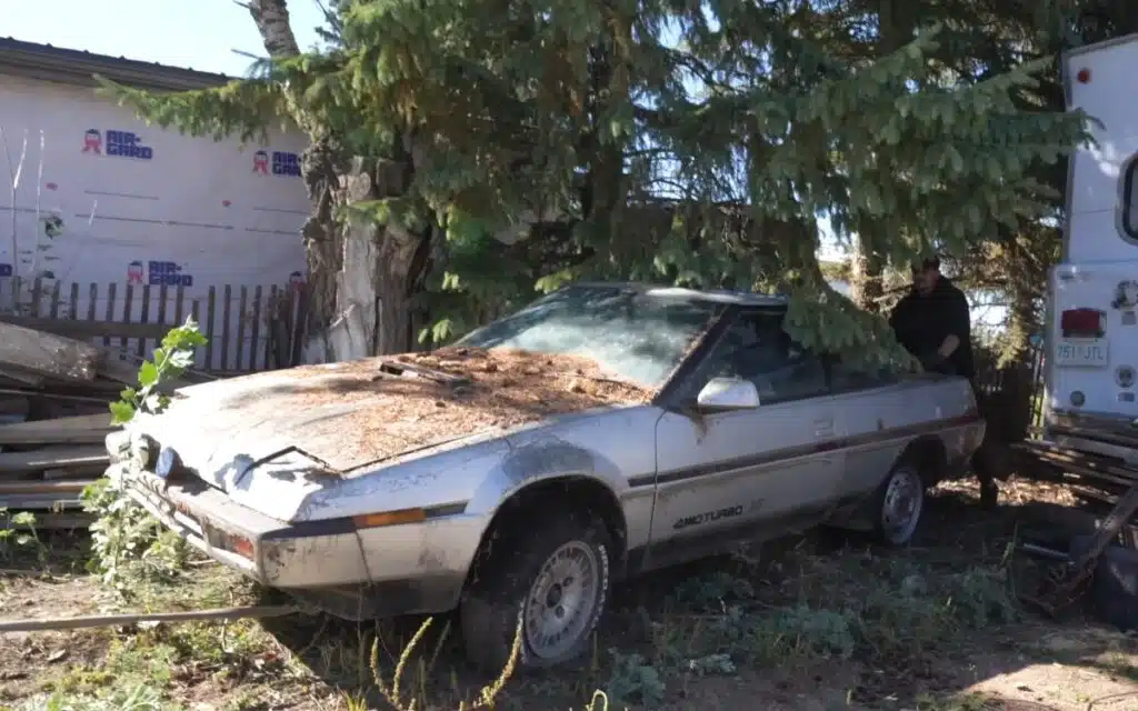 Detailer-transforms-the-rarest-car-from-the-80s-they-found-covered-in-debris-and-locked