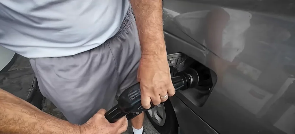 Florida trucker stunned after spending $1,000 on diesel and realizing the tank isn't even full yet