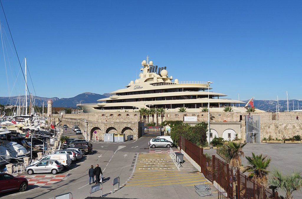 The biggest superyacht in the world – worth $735m – has been seized