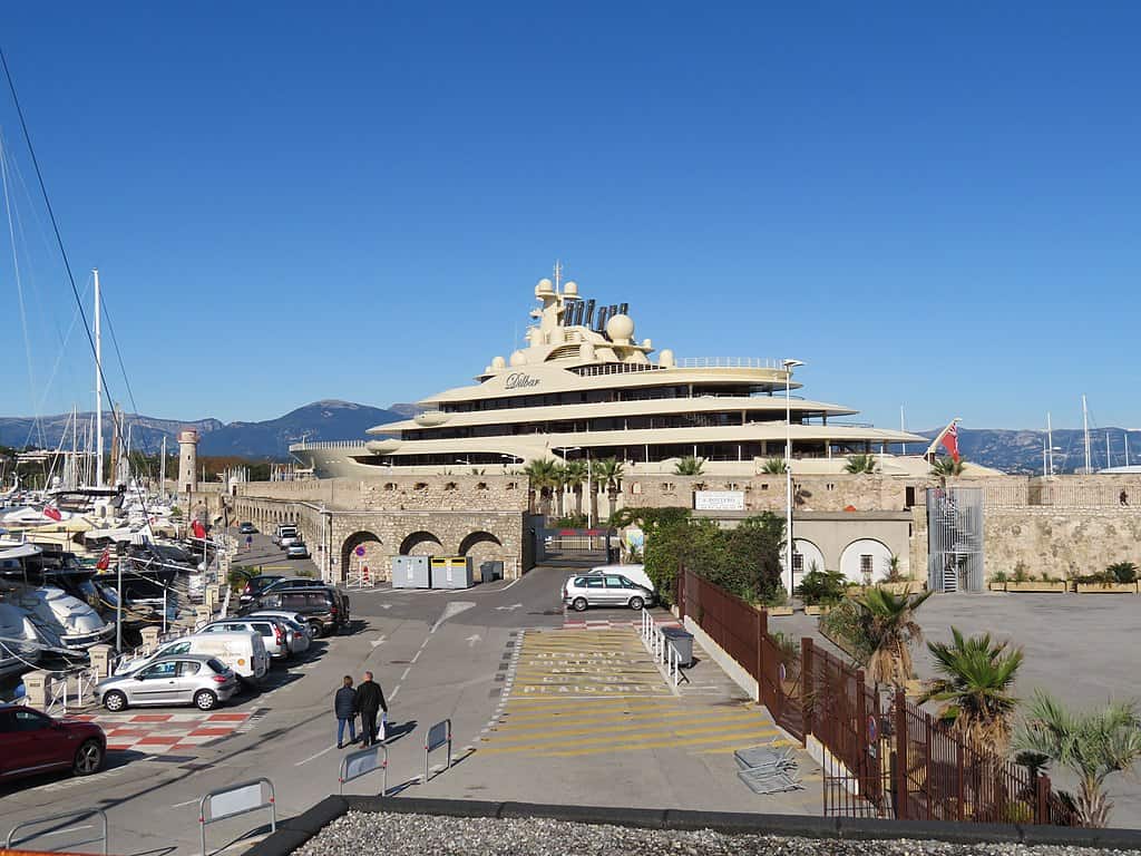 A photo of Dilbar in Antibes.