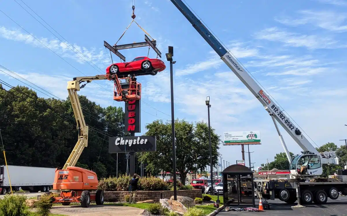 Dodge Viper removed from Kentucky dealership sign after 28 years has been reinstated and looks incredible