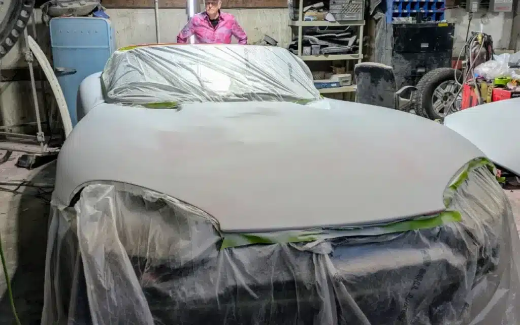 After this Dodge Viper was removed from a Kentucky dealership sign after 28 years to be restored, it has now been reinstated and it looks incredible