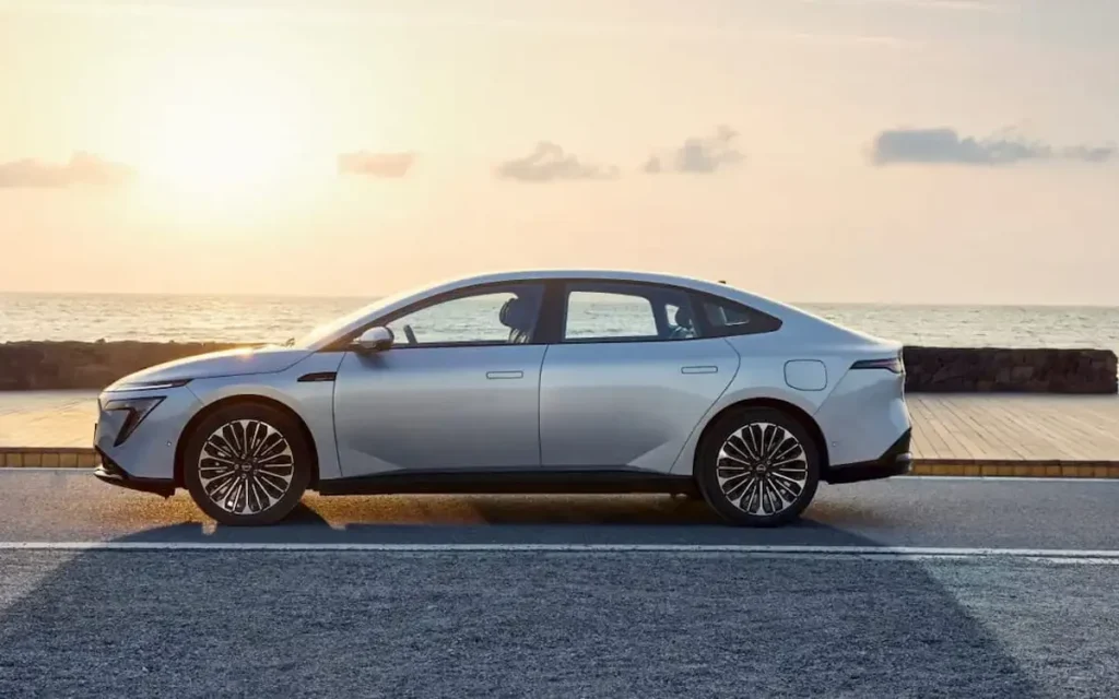 As brands like Toyota and Dongfeng inch closer to replacing lithium-ion power units in their EVs, China has just defined exactly what a solid-state battery is