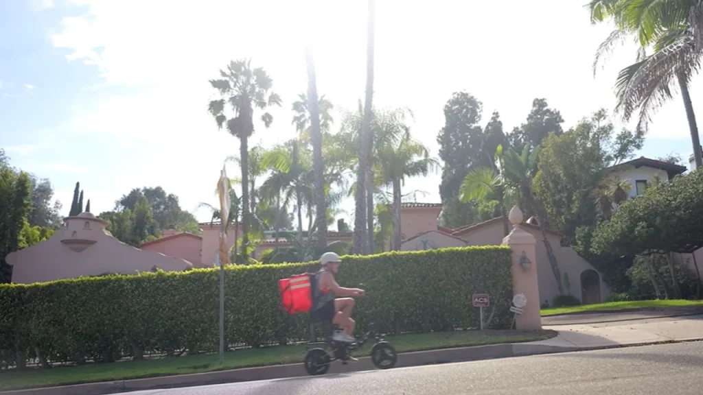 Man DoorDashes in celebrity neighborhoods in Hollywood Hills to see how much money he can make in tips and isn't disappointed