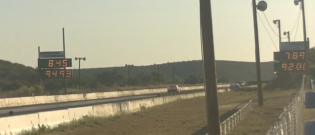 C8 Chevrolet Corvette Stingray drags Camaro ZL1 and it ends in just 7.89 seconds