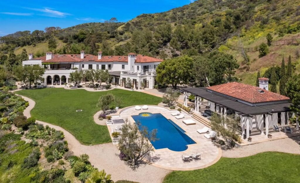 Drake's Beverly Hills mansion, swimming pool
