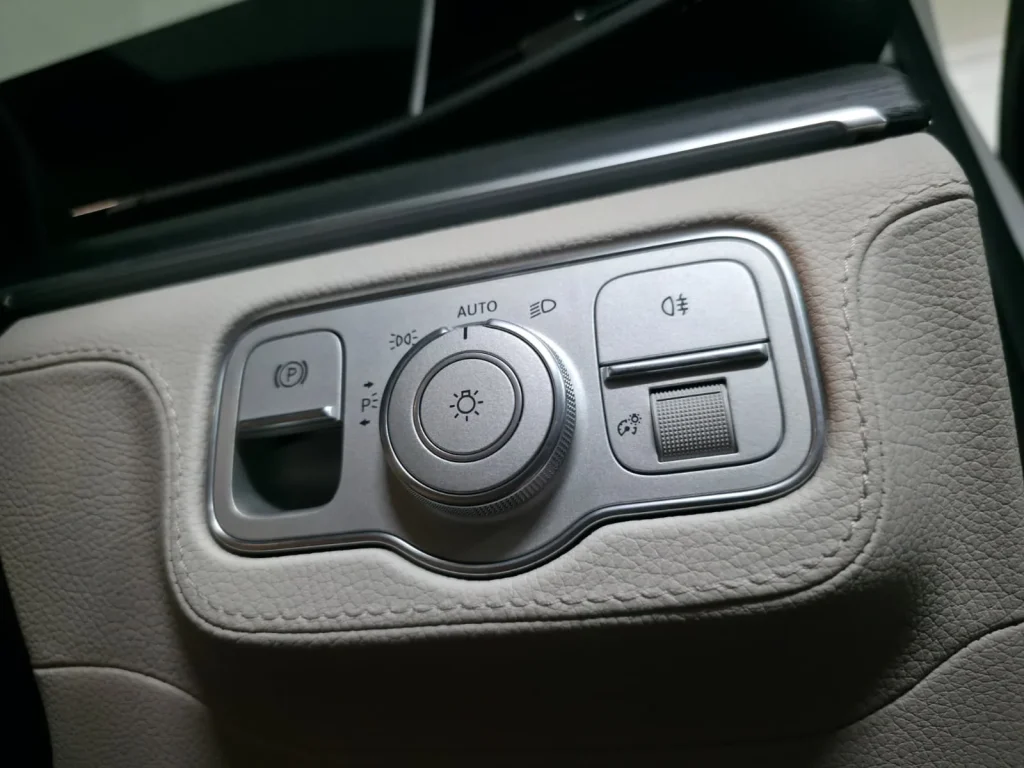 Handbrake use in automatic cars has sparked a parking brake debate, with drivers divided over everyday parking habits, comfort, and perceived gearbox strain