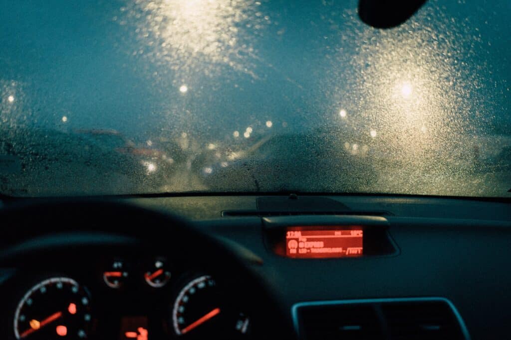 The optical illusion can determine safety driving in rain and low light