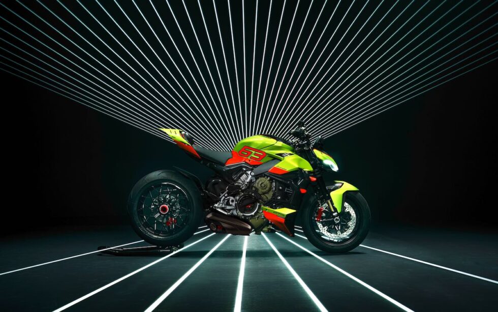 Ducati and Lamborghini team up for a superbike inspired by the Huracan ...