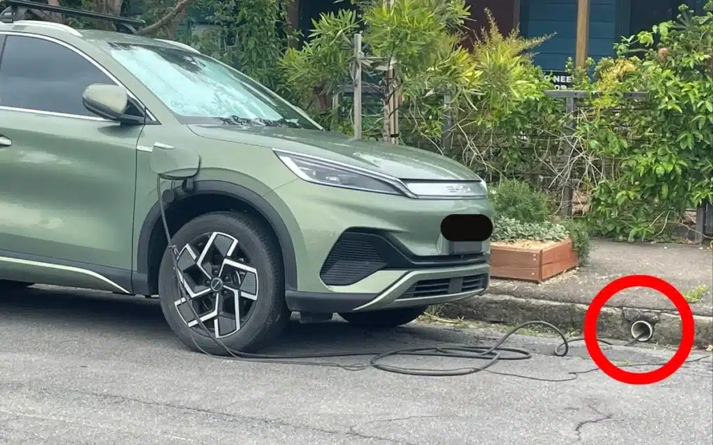 EV-owner-really-divided-other-drivers-with-their-bizarre-charging-method