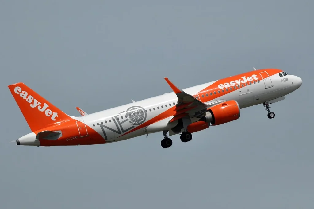 Passenger on commercial flight brings his pilot license with him and ends up actually having to fly the plane