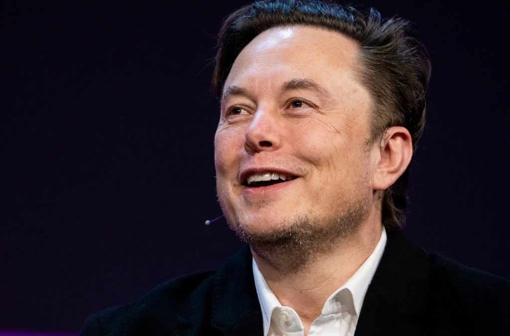 Elon Musk is having a second crack at buying Twitter, says he has $46.5 billion in funding