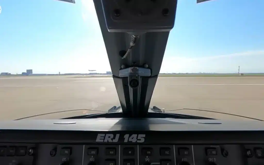 Pilot Swayne Martin films  flight Embraer-ERJ-145
