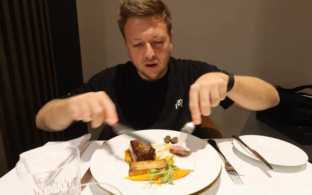 British YouTuber Simon Wilson has ticked off the most expensive first class flight experience possible: a night inside The Residence, on an Etihad Airways A380.