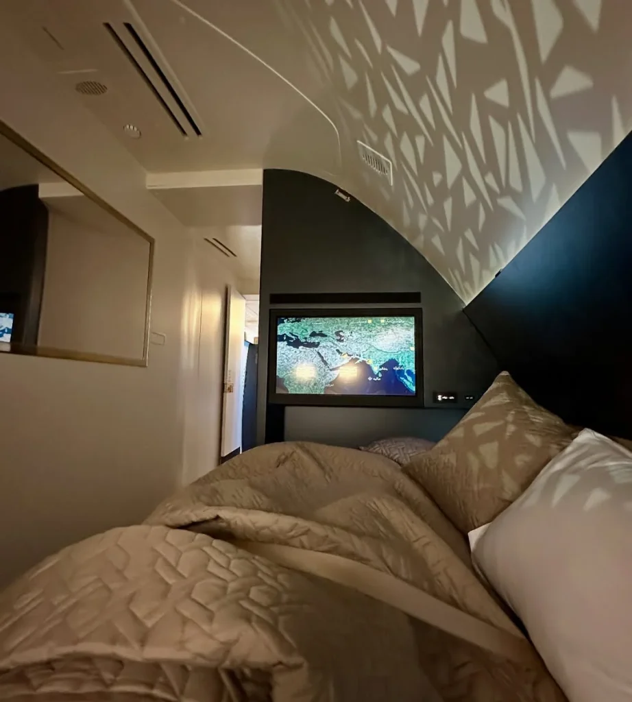 Man shows off what the world's most expensive first class looks like in Etihad plane