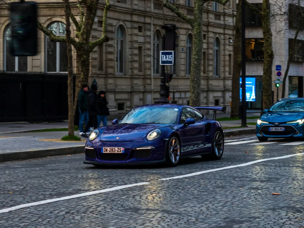 New regulation is being explored that could make new cars electronically stop drivers from speeding and completely control their speed