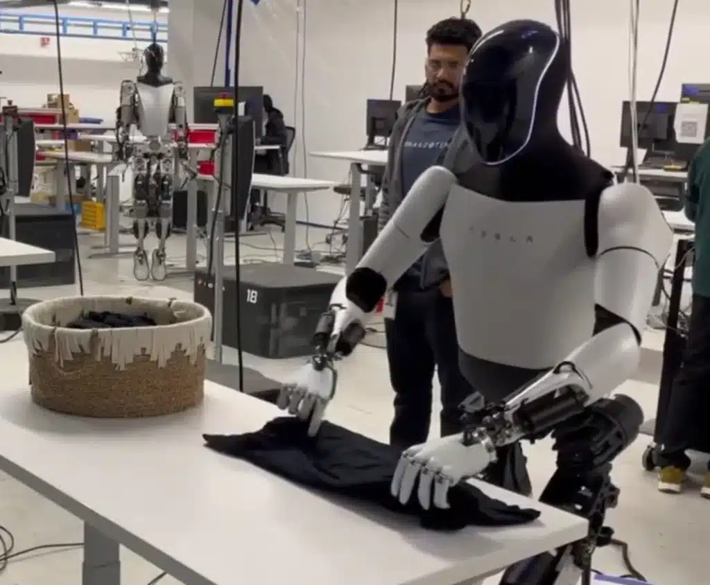 Tesla humanoid folding clothes