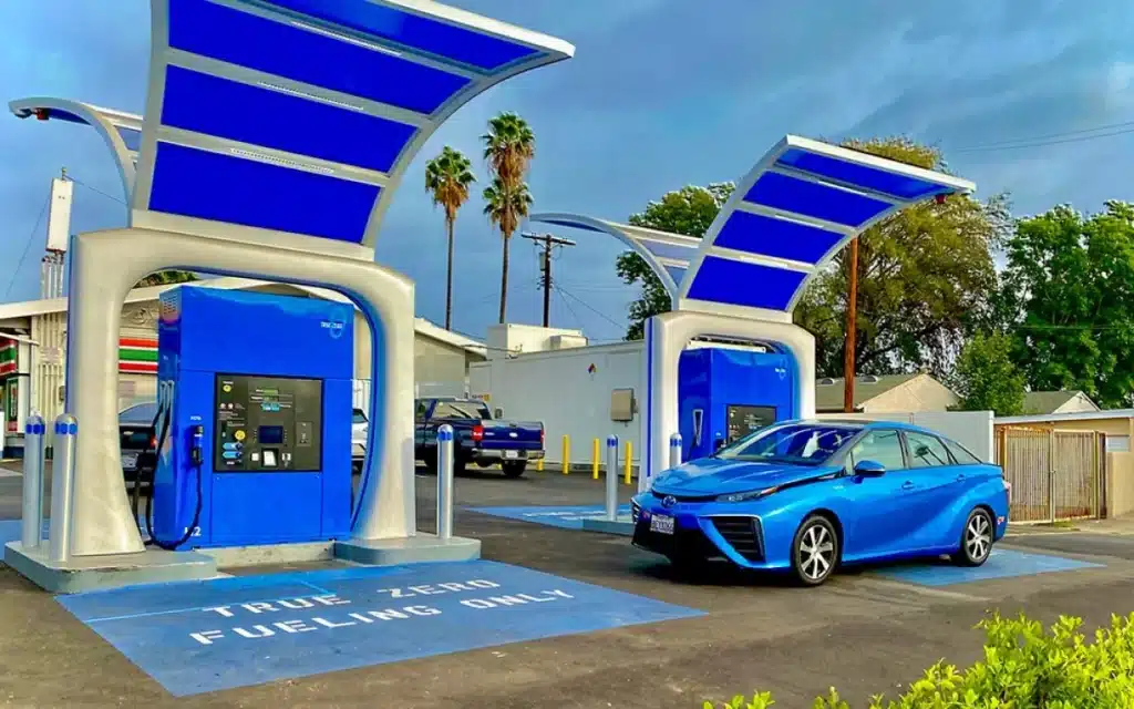 Expert-reveals-how-much-it-costs-to-refill-a-hydrogen-car compared to gas-powered and ev cars