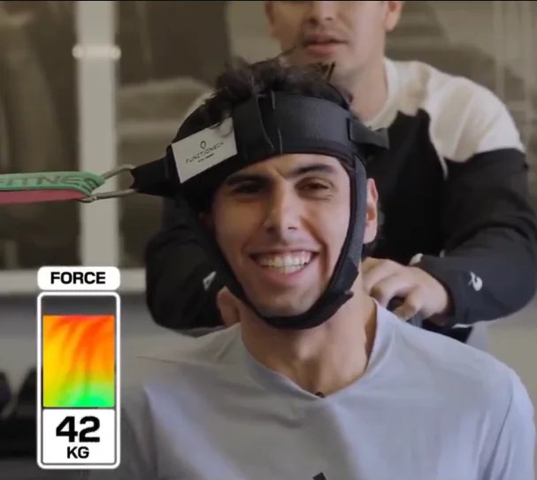 Simple test shows the staggering neck strength of F1 drivers compared to normal people and it's even wilder than you'd expect
